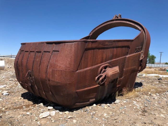 HB18247 dragline bucket 35 or 40 yard with spare new replacement cutting edge Esco