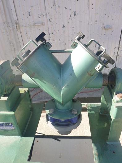 Used Mixer, V-Type, 0.13 CF, 4 Quart, S/st, 0.33 HP #S744353