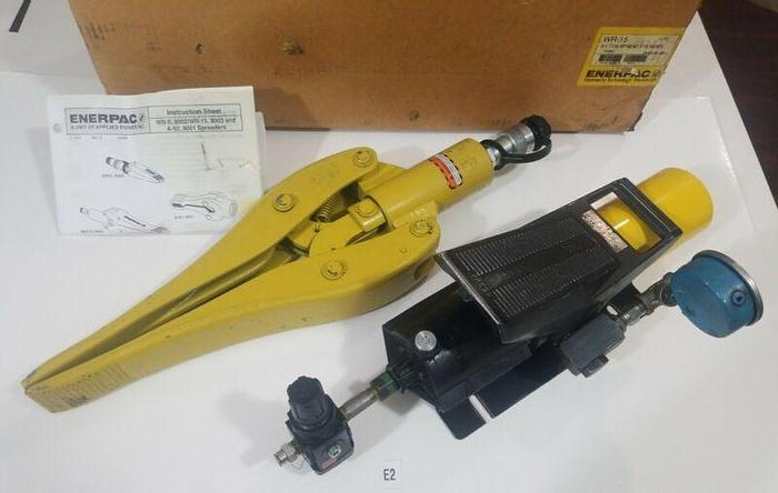Used *PREOWNED* ENERPAC WR-15 3/4 TON SPREAD CYLINDER W/ PA 135 5000 MAX PRESS PUMP