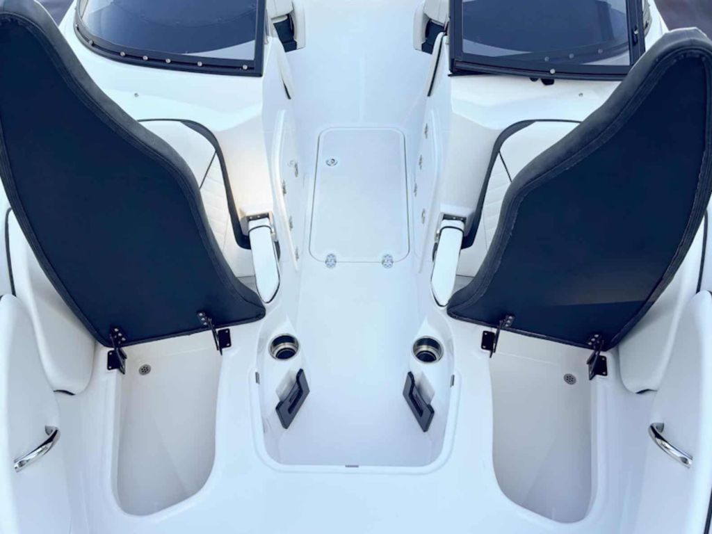 2027 Stingray 23 OSX Base