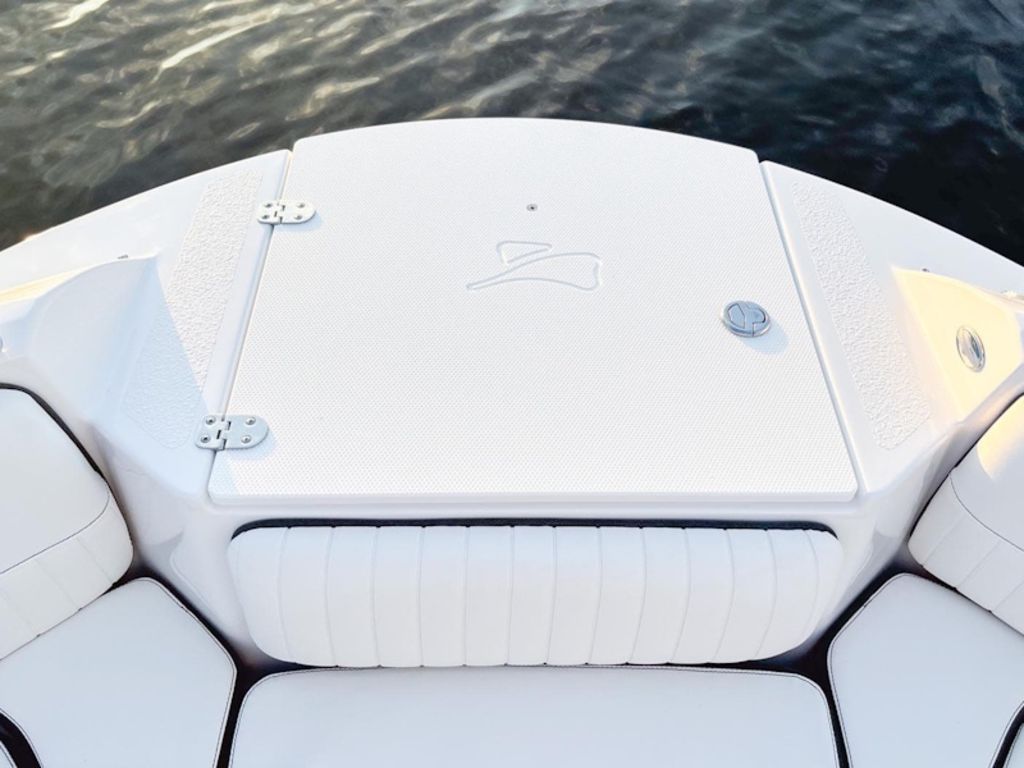 2027 Stingray 22DC Base