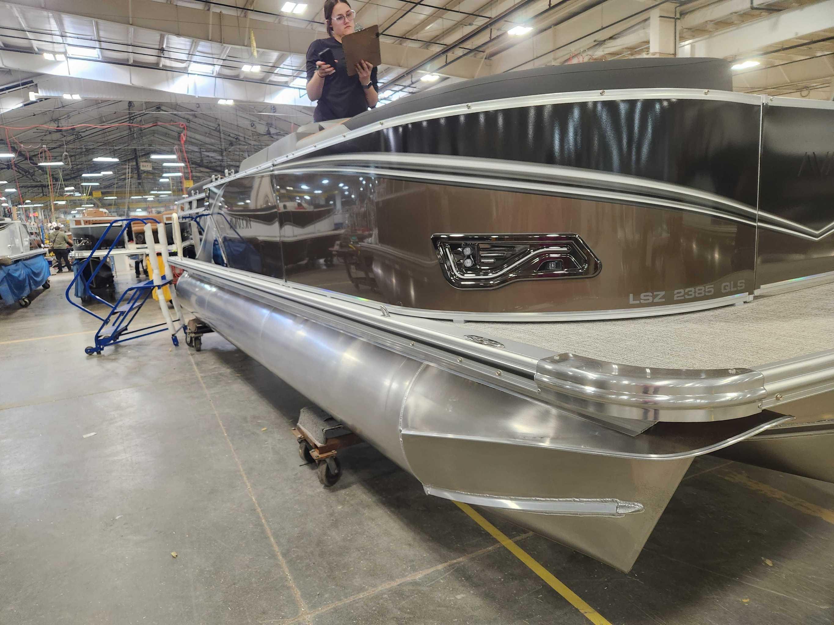 2026 Avalon 2385 25 LSZ QLS