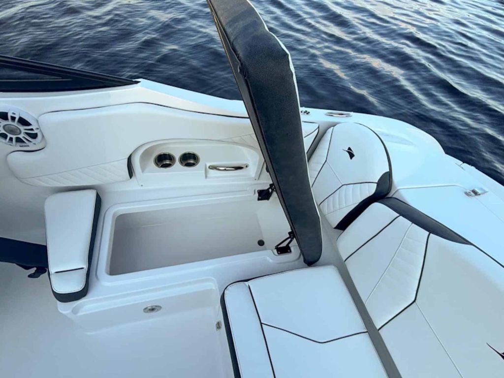 2027 Stingray 23 OSX Base