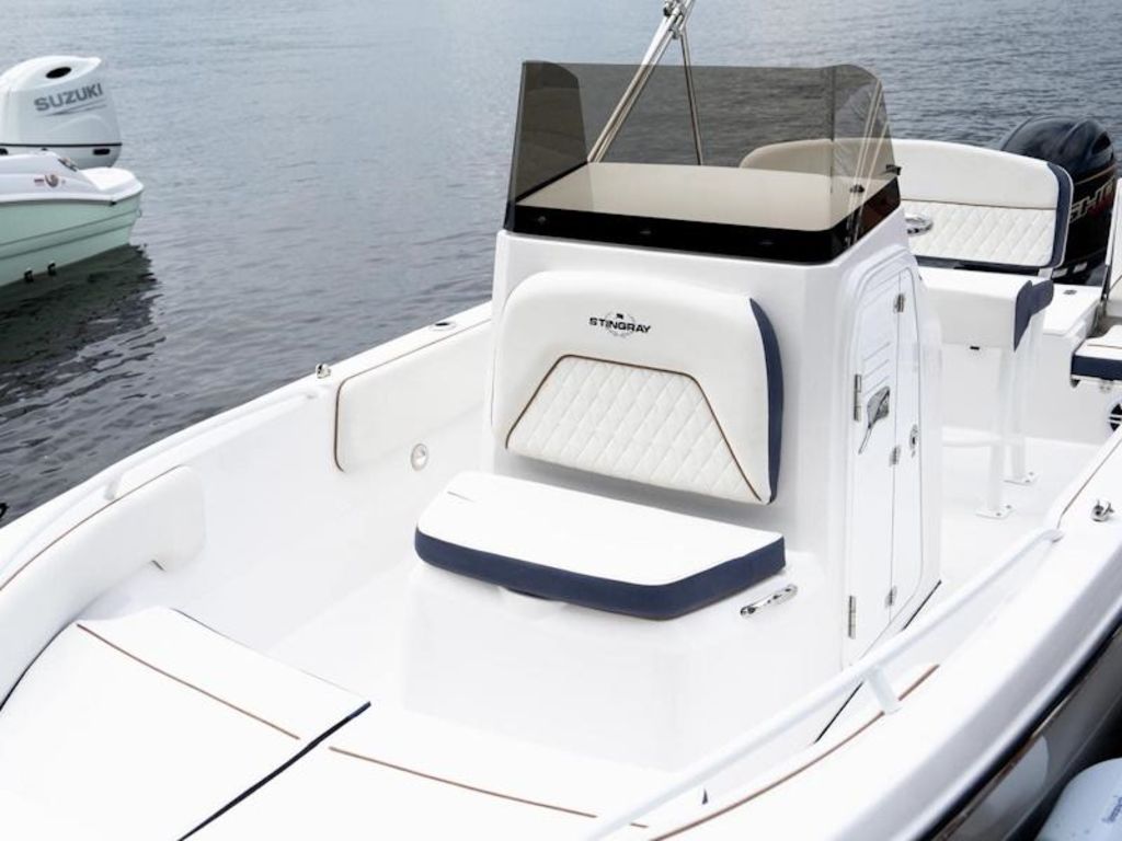 2027 Stingray 17CC Base