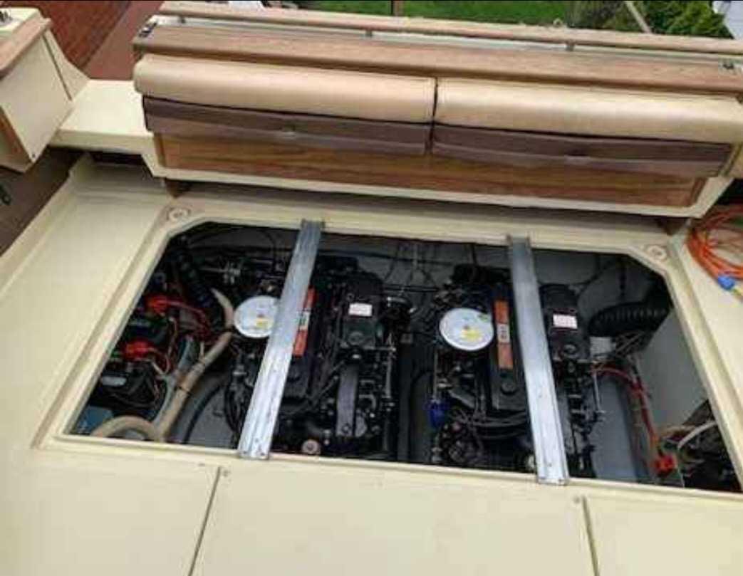Used 1985 Searay Sundancer 270 10FT BEAM