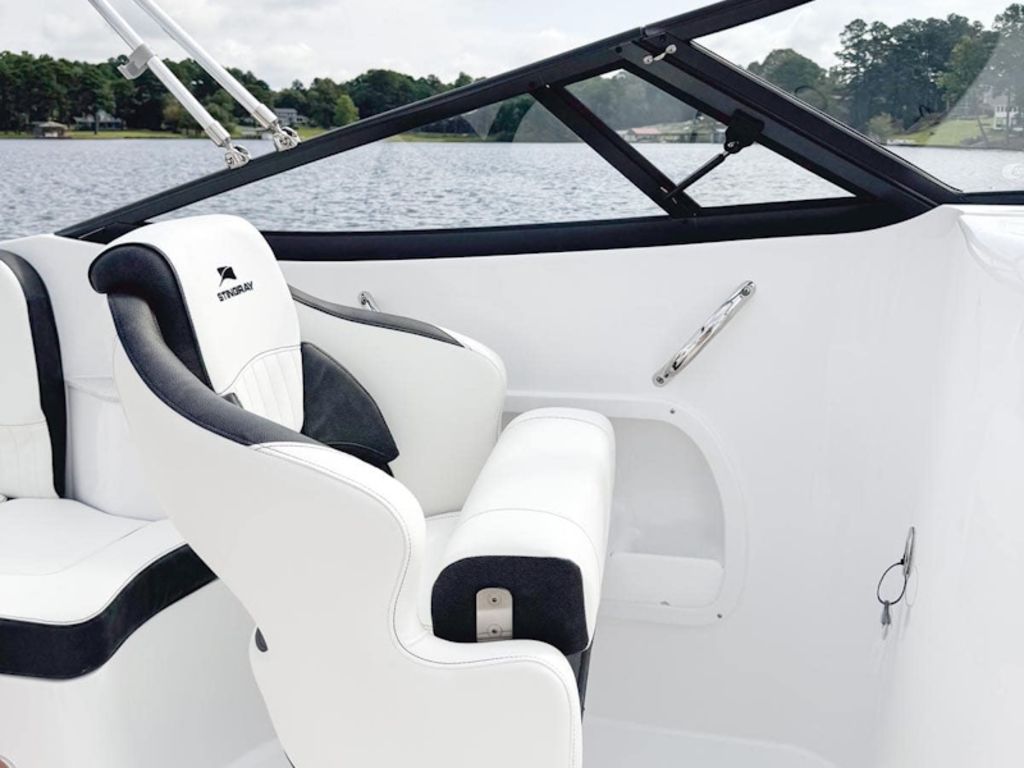 2027 Stingray 24DC Base