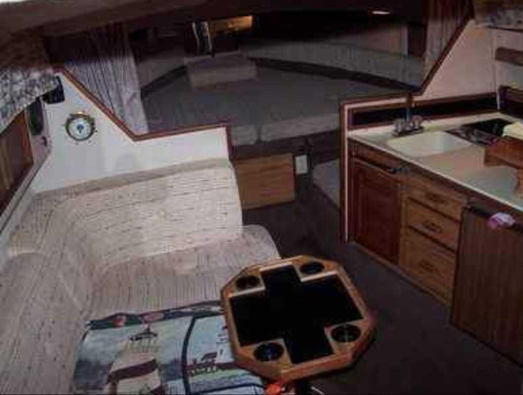 Used 1985 Searay Sundancer 270 10FT BEAM