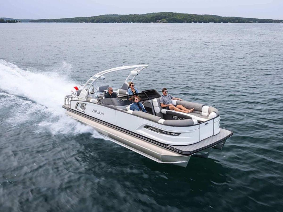 2026 Avalon Excalibur LTD Quad Lounge Windshield 27 FT