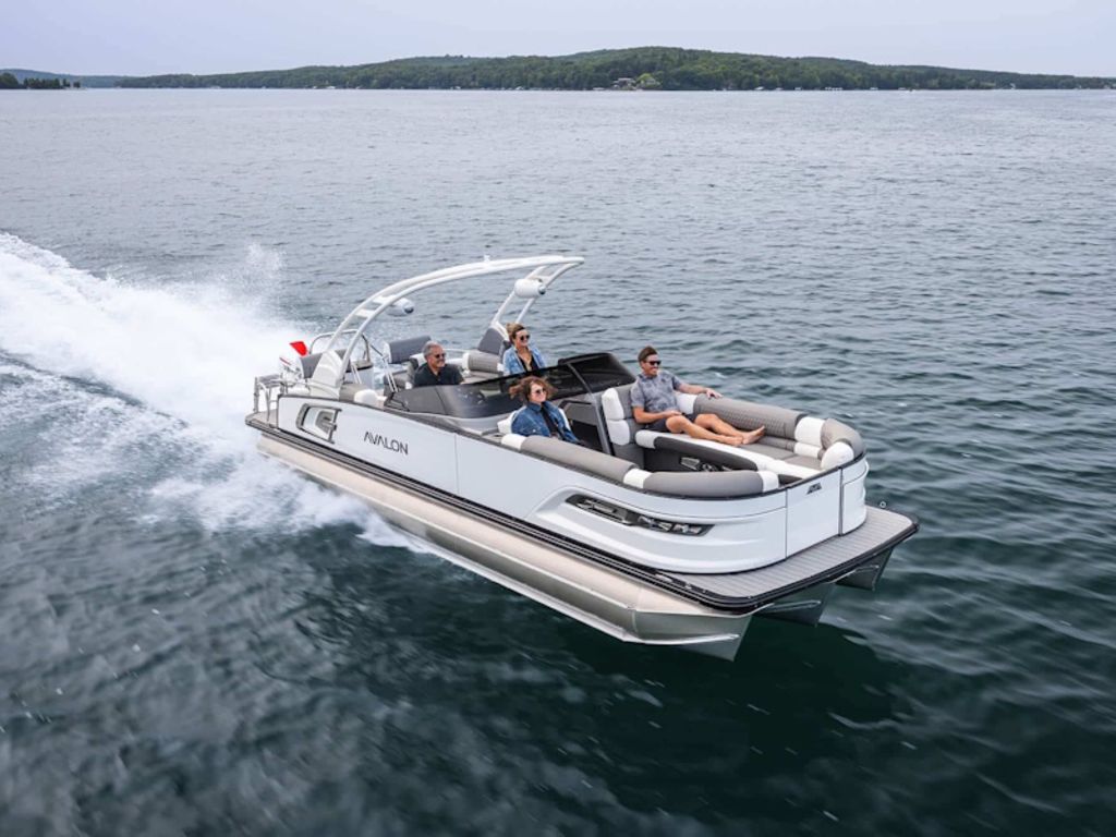 2026 Avalon Excalibur LTD Quad Lounge Windshield 27 FT