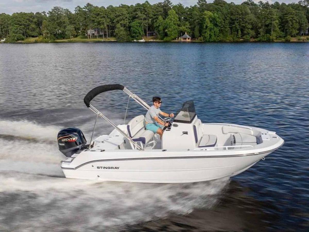 2027 Stingray 17CC Base