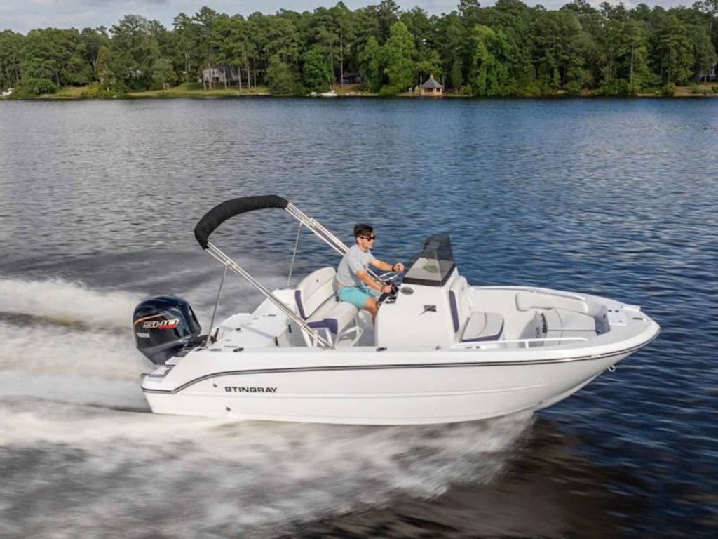 2027 Stingray 17CC Base