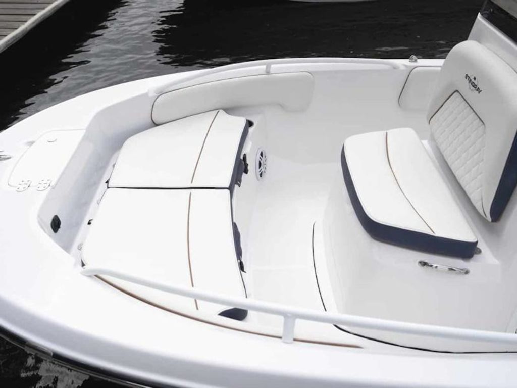 2027 Stingray 17CC Base