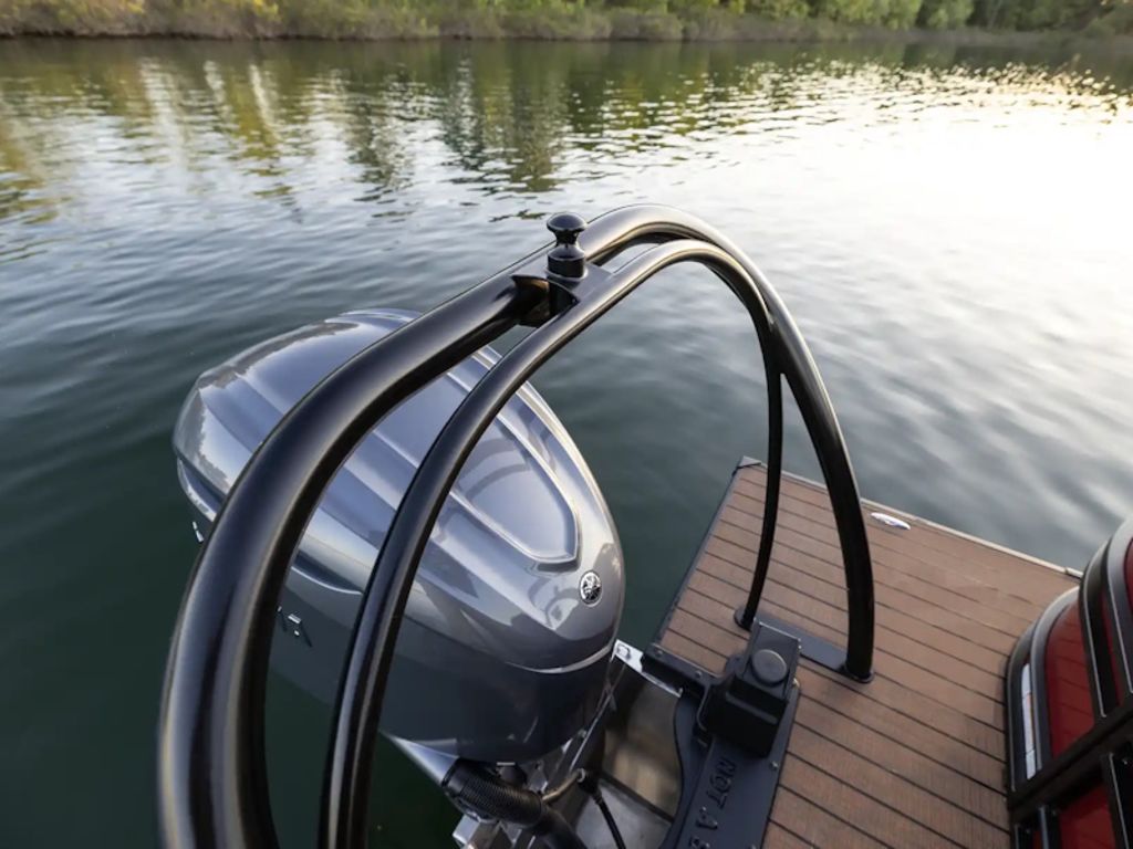 2027 SunCatcher Diamond Elite 326RC Base
