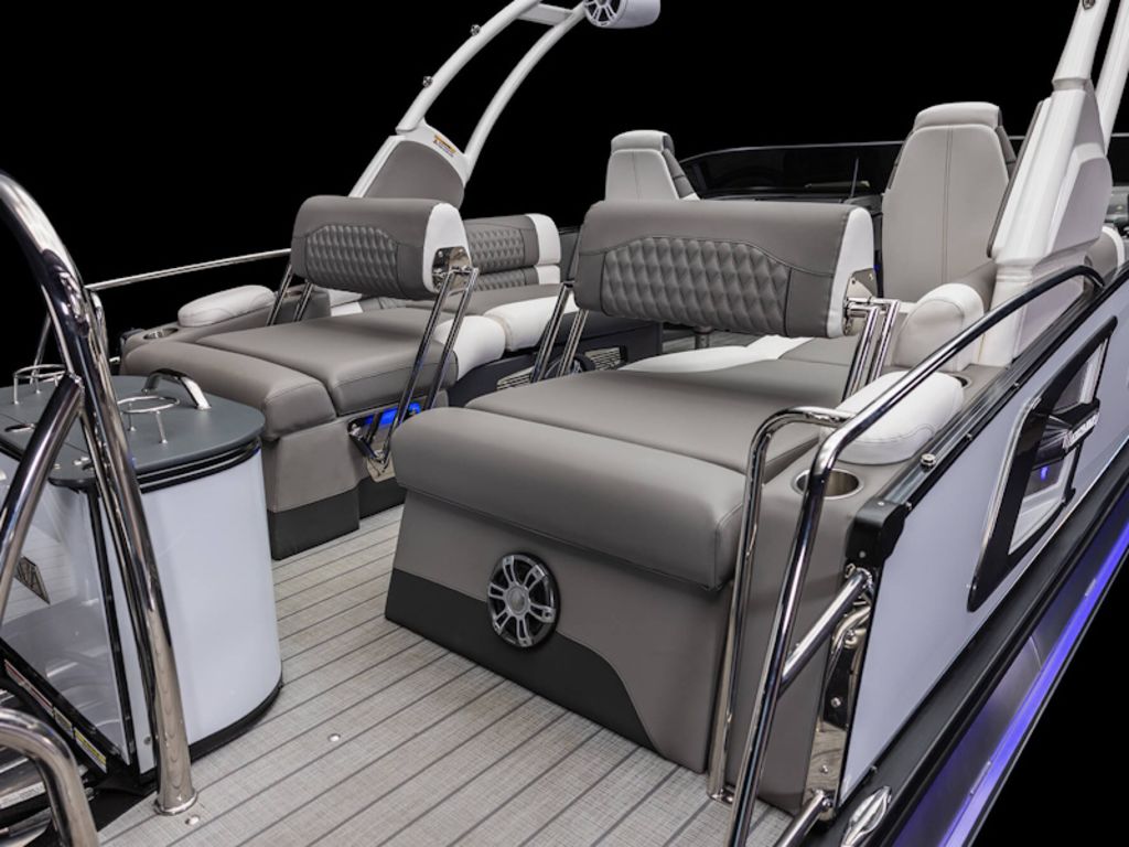 2026 Avalon Excalibur LTD Quad Lounge Windshield 25 FT