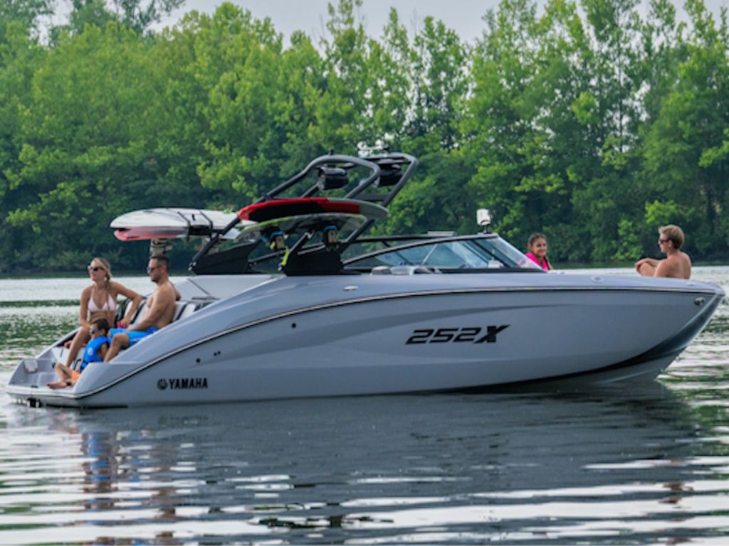 2026 Yamaha Marine 252XE Base
