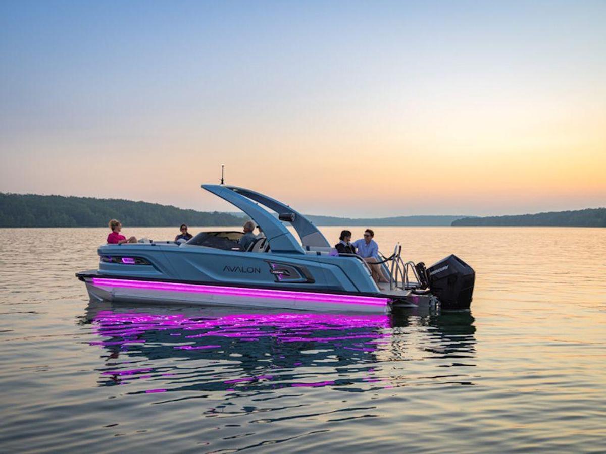 2026 Avalon Excalibur Quad Lounge Shift Windshield 25 FT