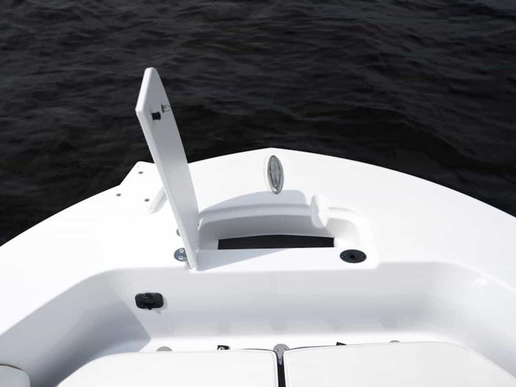 2027 Stingray 17CC Base