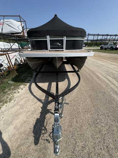 Used 2019 BENNINGTON SX22
