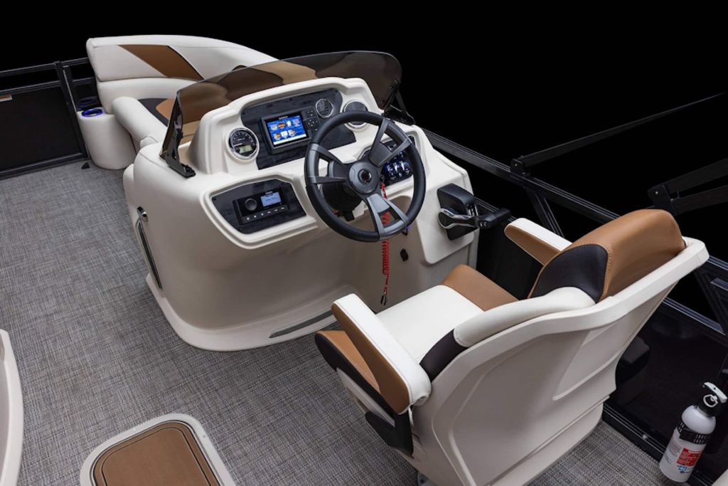 2026 Avalon Venture 85 Elite Windshield 25 FT