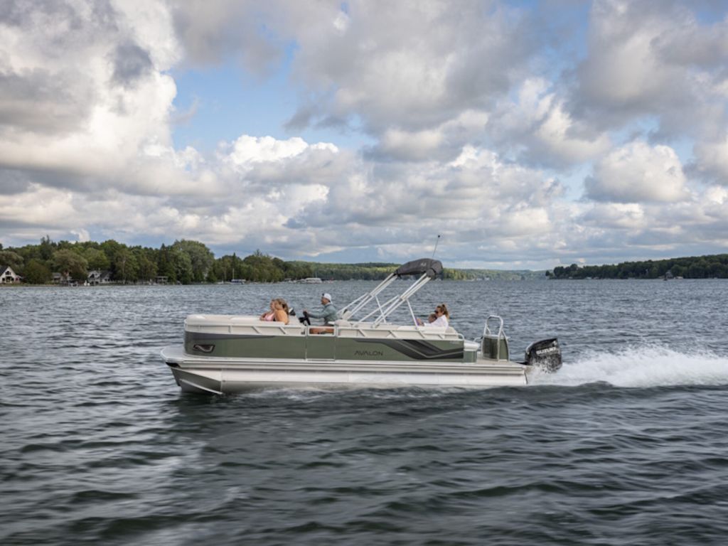 2026 Avalon Venture 85 Cruise Rear Bench 23 FT