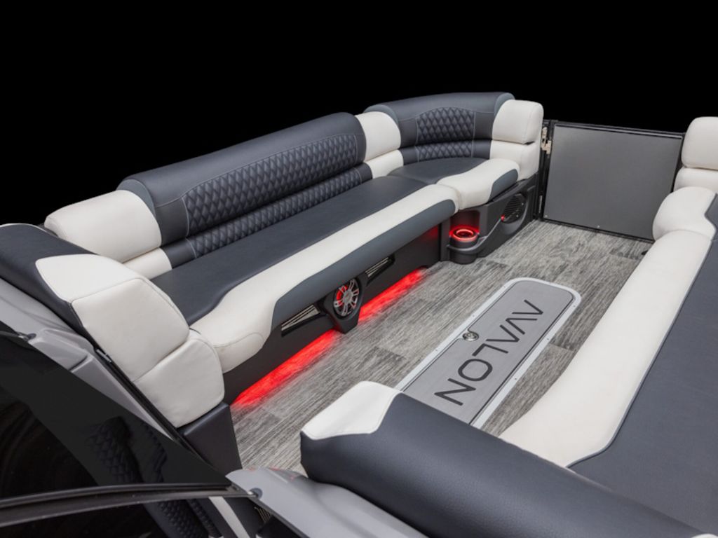 2026 Avalon Excalibur LTD Elite Windshield 25 FT