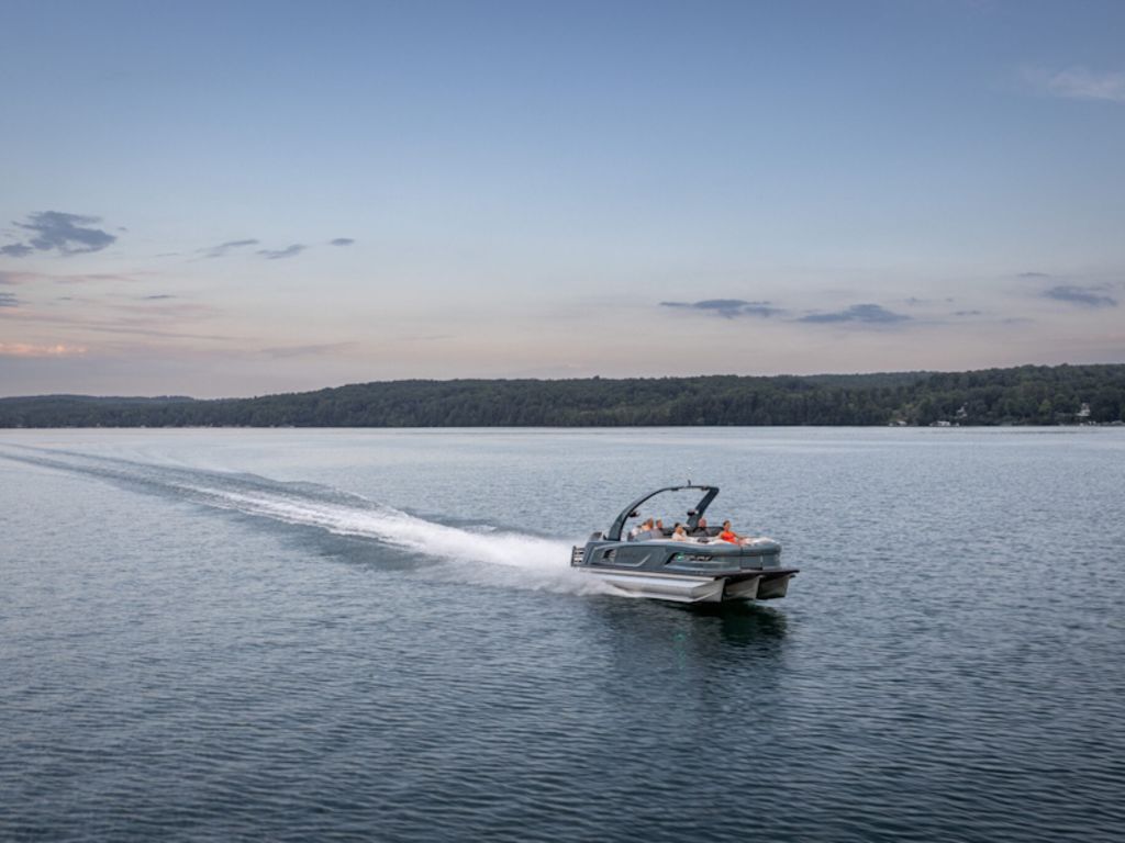2026 Avalon Excalibur Versatile Rear Bench Windshield 25 FT