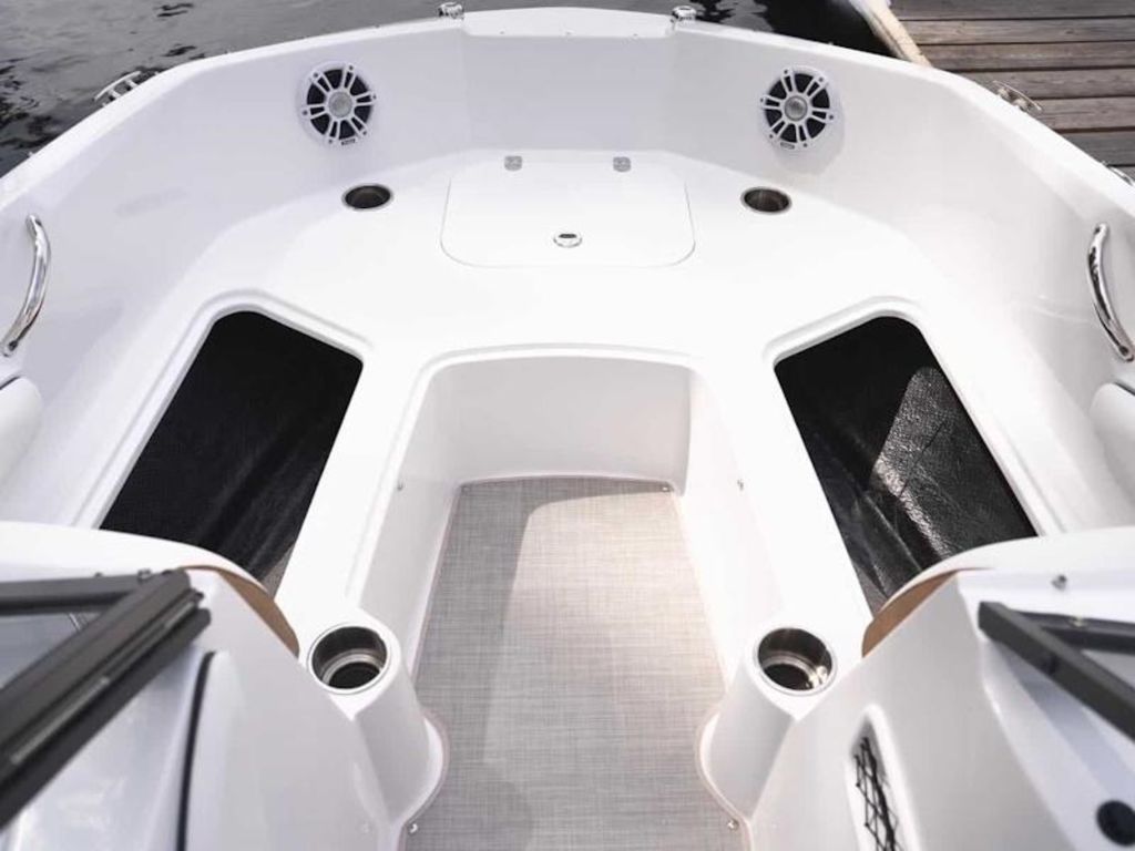 2027 Stingray 19DC Base