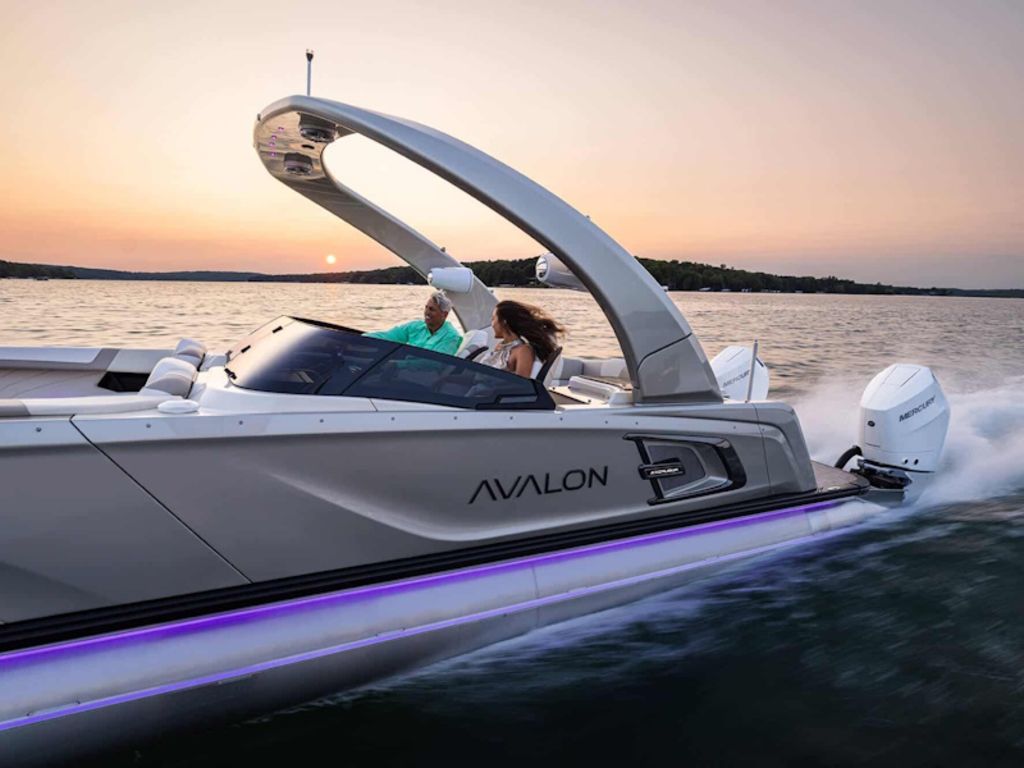 2026 Avalon Excalibur Elite Windshield 25 FT