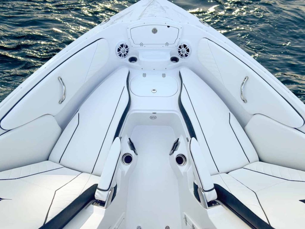 2027 Stingray 23 OSX Base