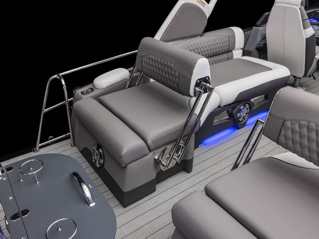 2026 Avalon Excalibur LTD Quad Lounge Windshield 27 FT