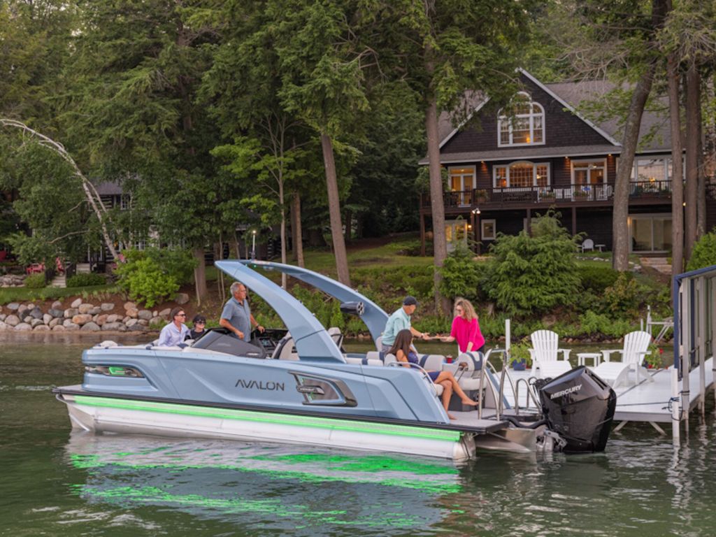 2026 Avalon Excalibur Quad Lounge Shift Windshield 25 FT