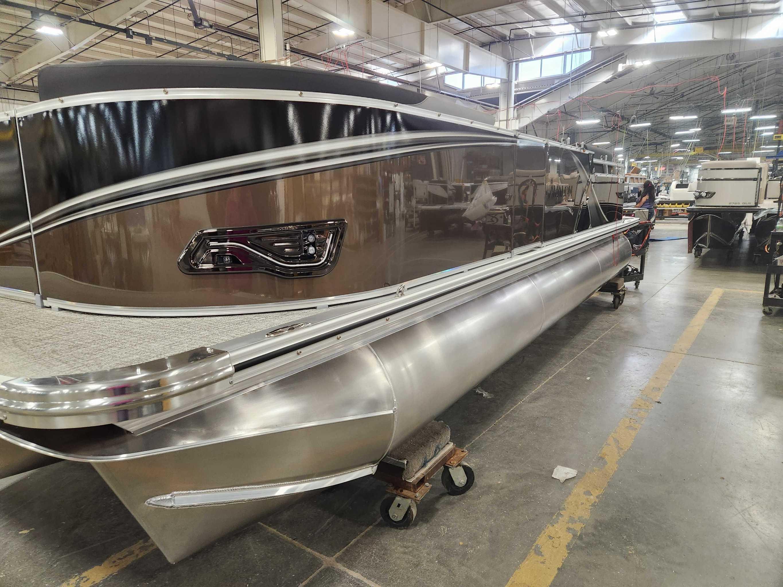 2026 Avalon 2385 25 LSZ QLS
