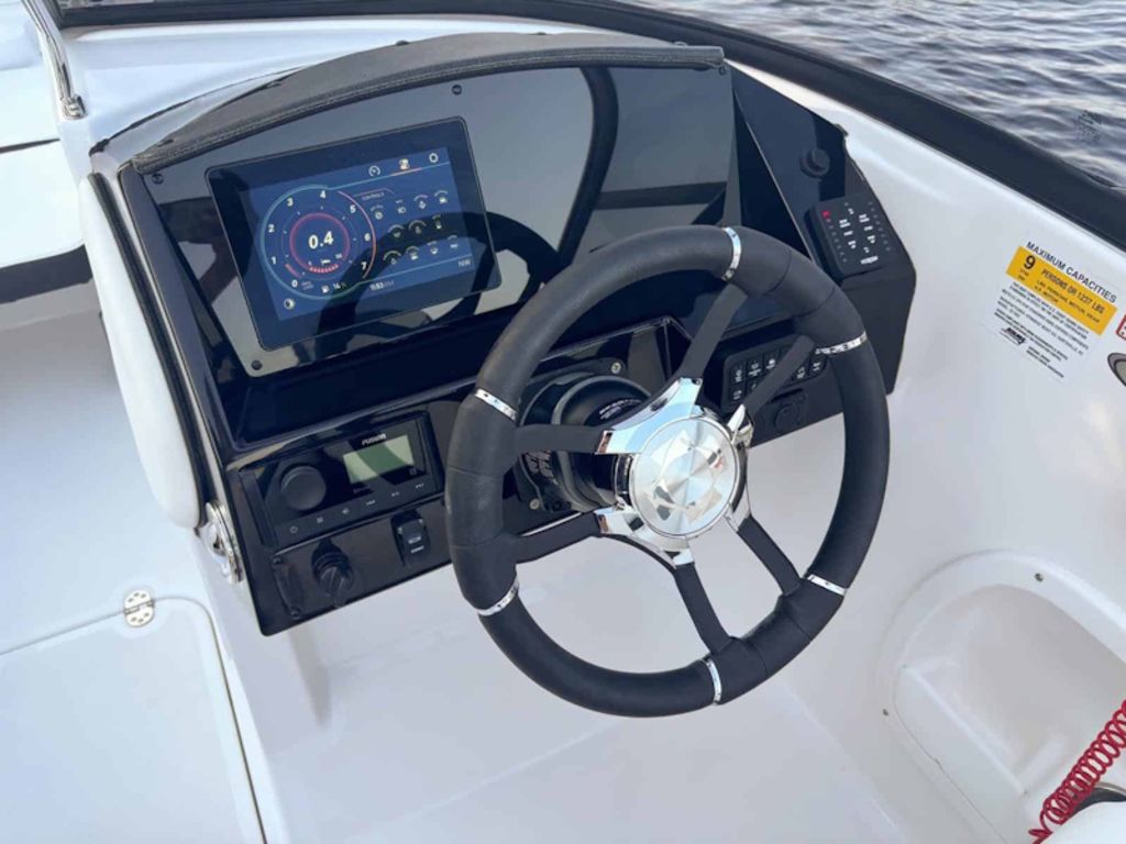 2027 Stingray 23 OSX Base