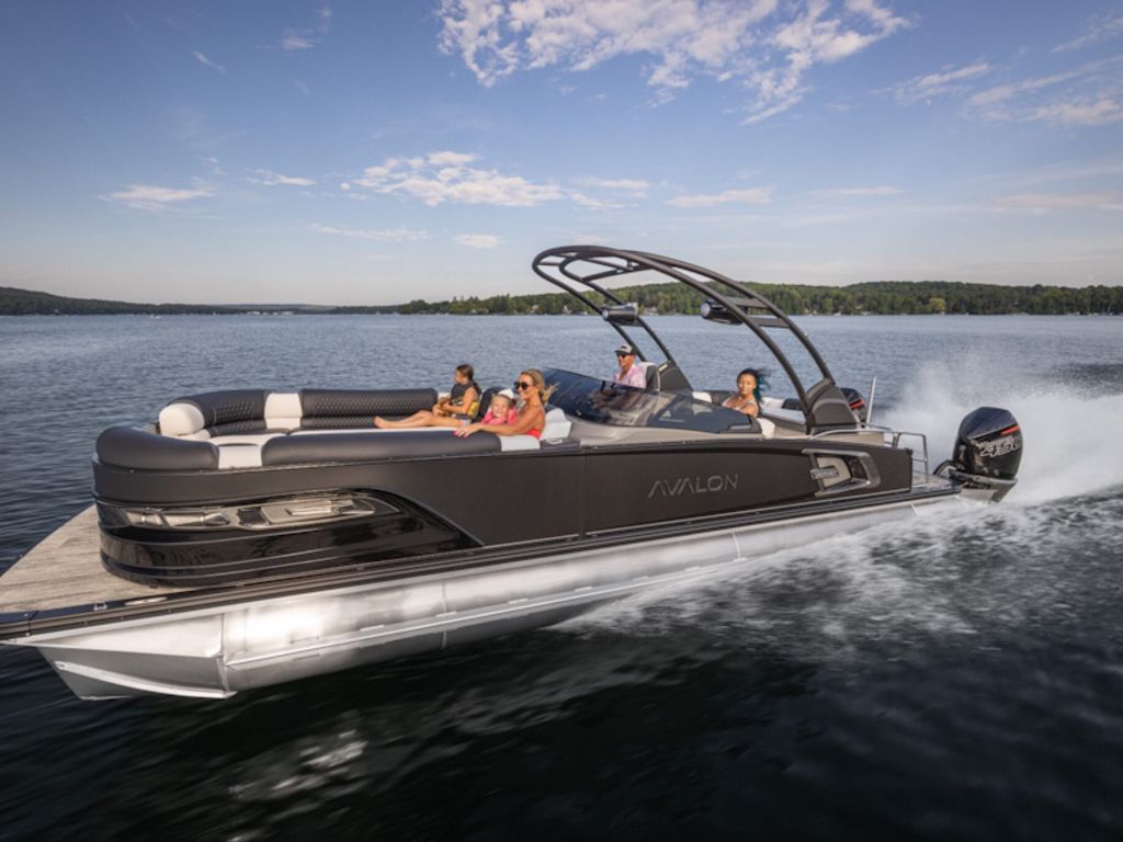2026 Avalon Excalibur LTD Elite Windshield 27 FT