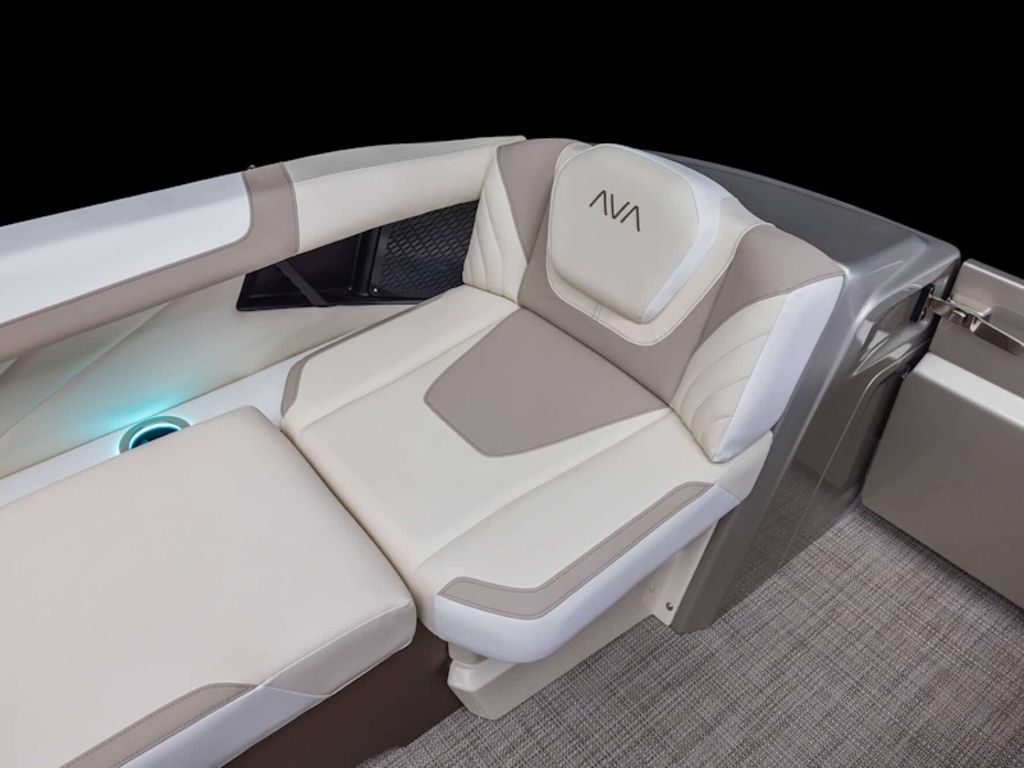 2026 Avalon Excalibur Elite Windshield 27 FT