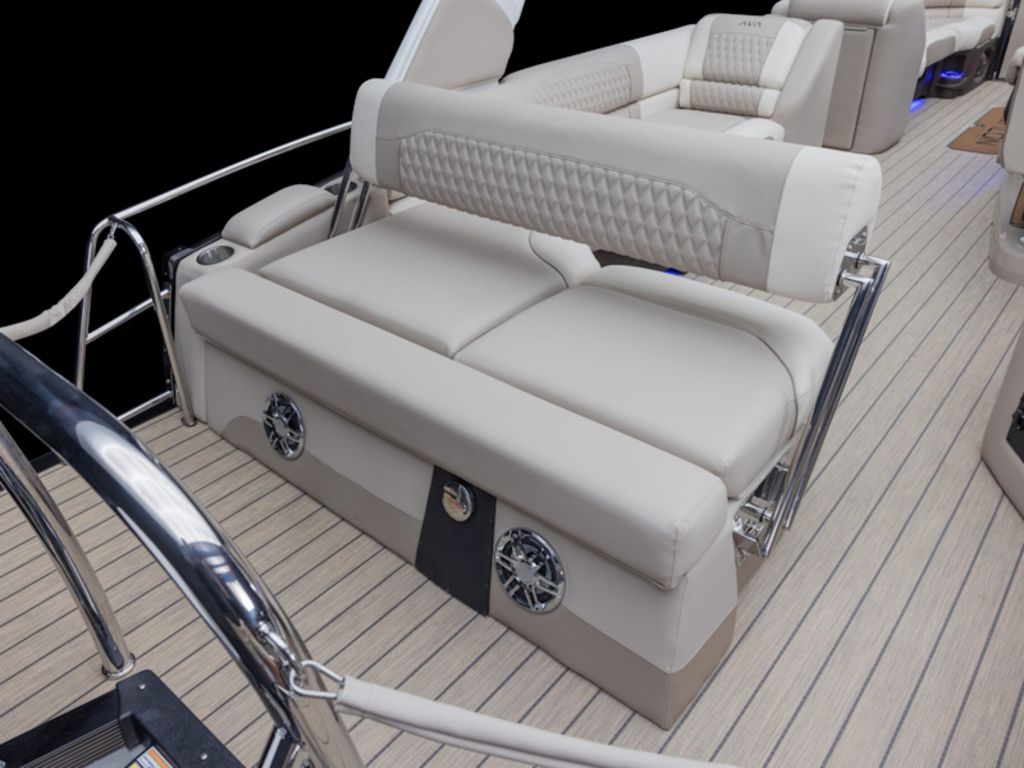 2026 Avalon Excalibur LTD Cruise Rear Bench 25 FT