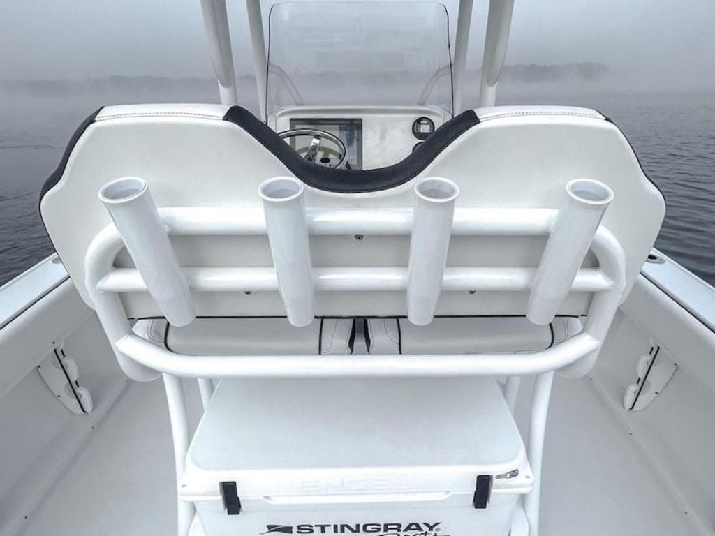 2027 Stingray 24HY (CC) Base