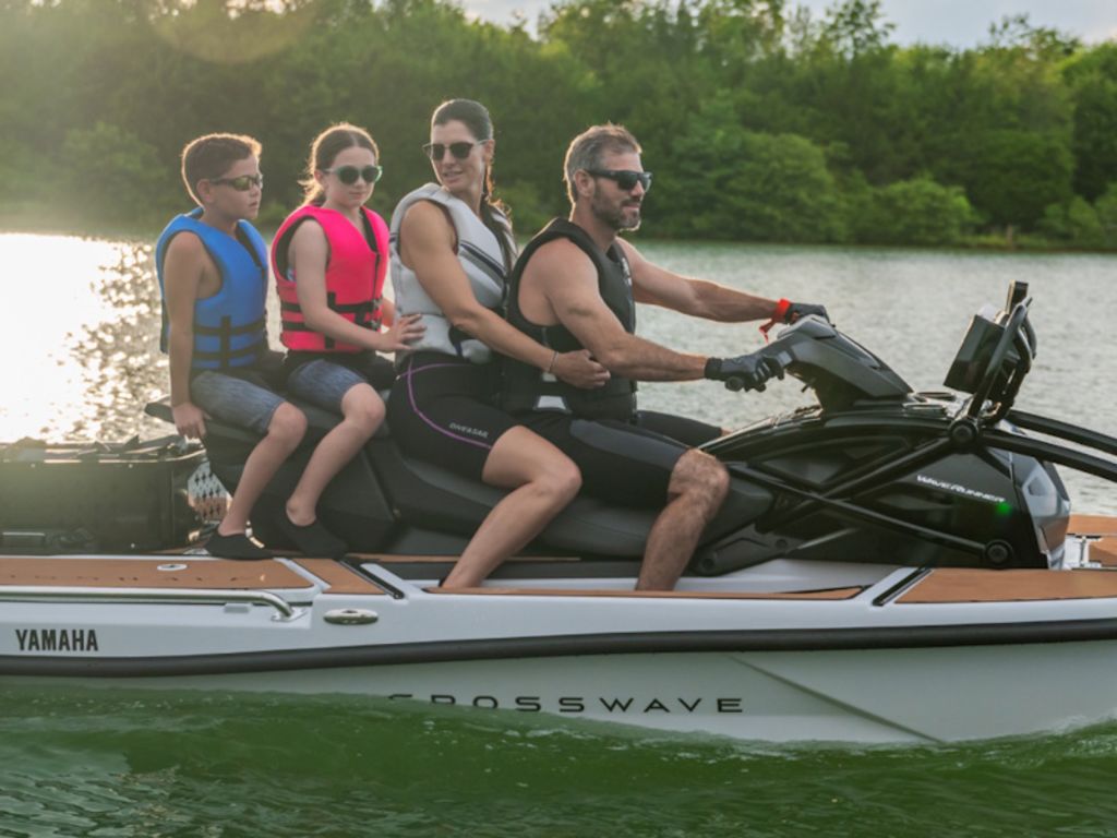 2026 Yamaha Crosswave® Base