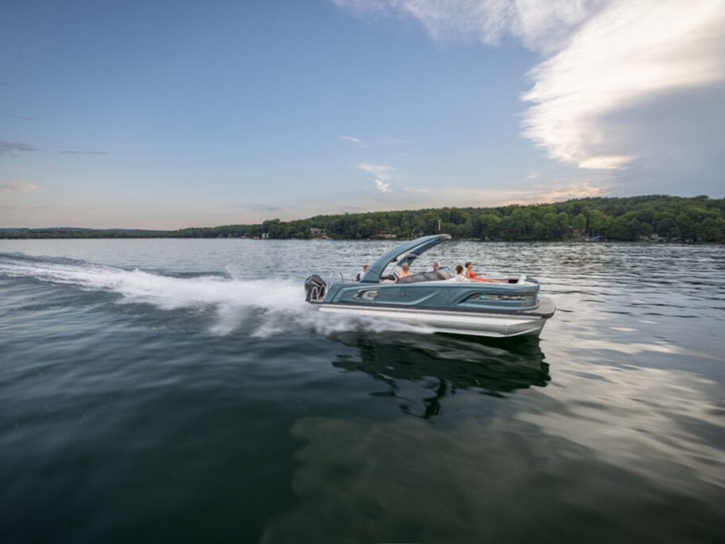 2026 Avalon Excalibur Elite Windshield 27 FT