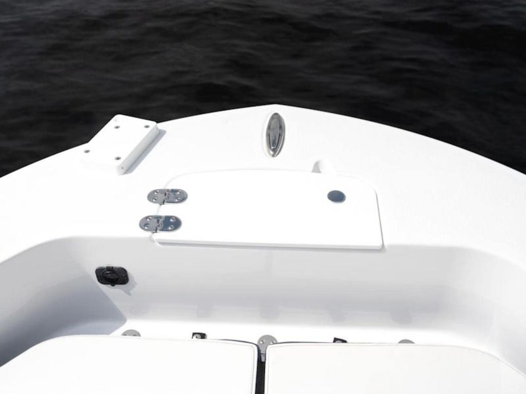 2027 Stingray 17CC Base
