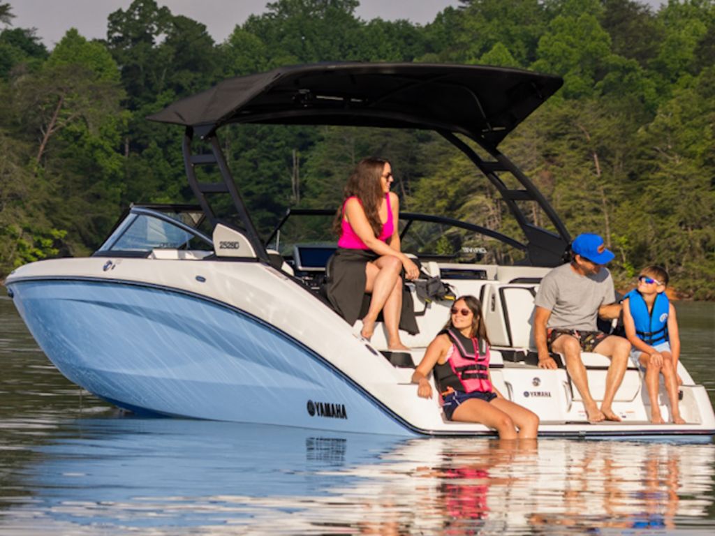 2026 Yamaha Marine 252SE Base