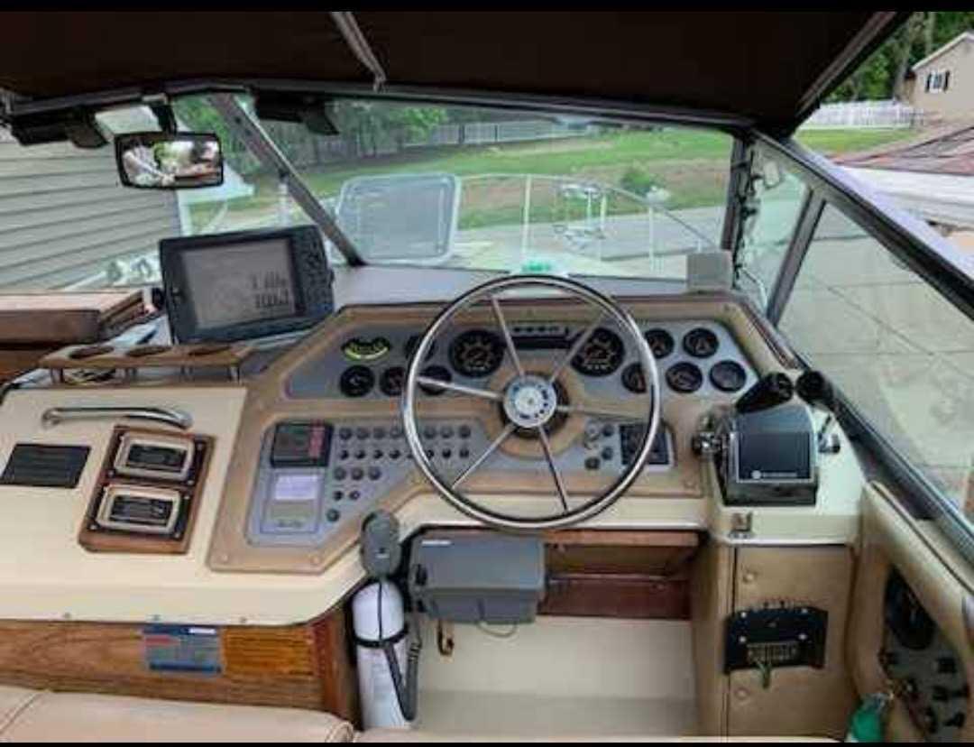 Used 1985 Searay Sundancer 270 10FT BEAM
