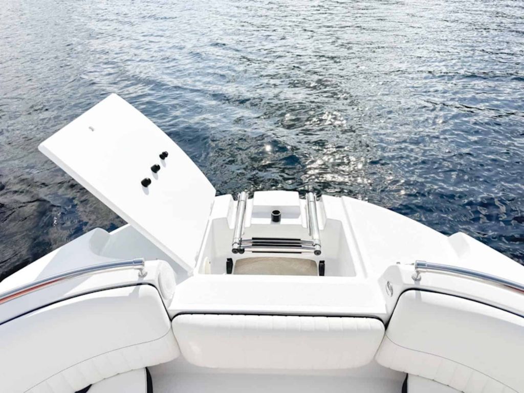 2027 Stingray 24DC Base