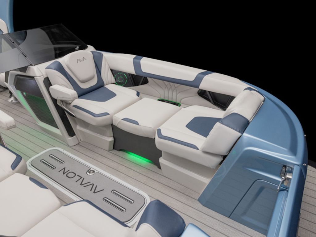 2026 Avalon Excalibur Quad Lounge Shift Windshield 27 FT