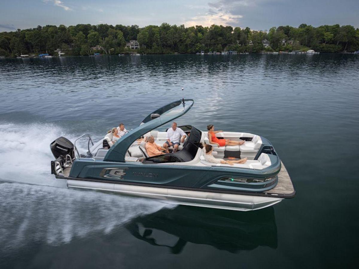 2026 Avalon Excalibur Versatile Rear Bench Windshield 25 FT