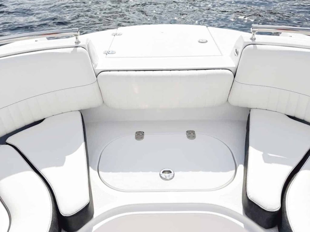 2027 Stingray 24DC Base