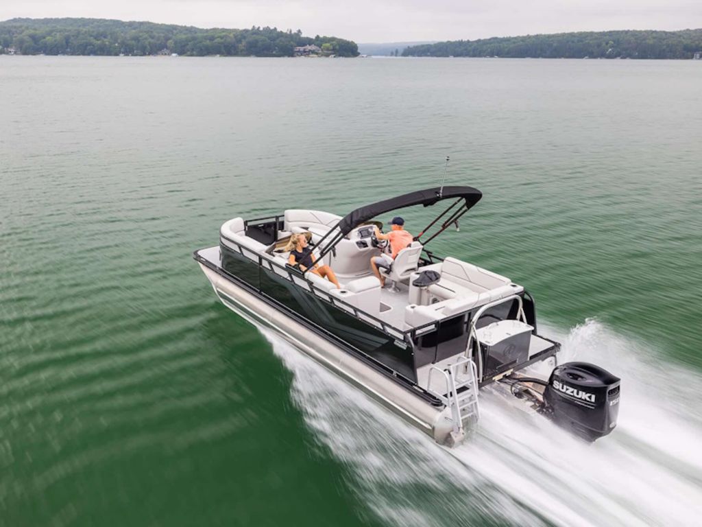 2026 Avalon Venture 85 Elite Windshield 23 FT