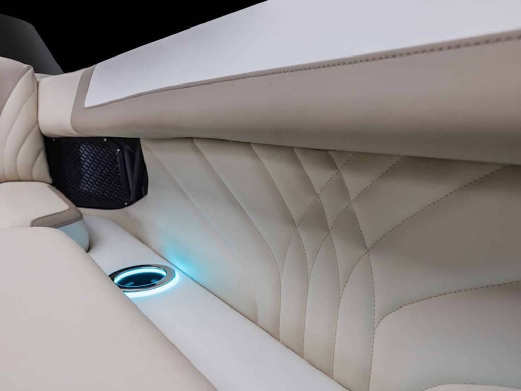2026 Avalon Excalibur Elite Windshield 27 FT