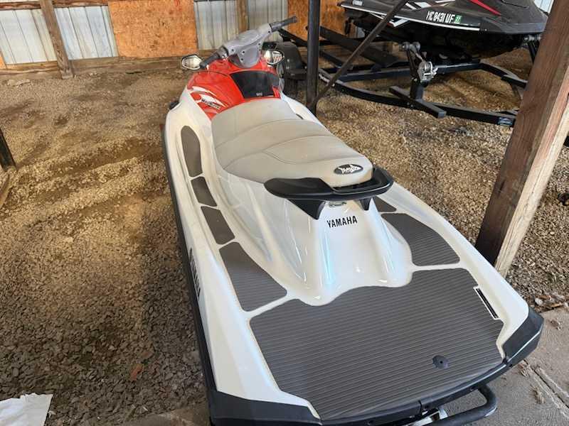 Used 2015 yamaha v1