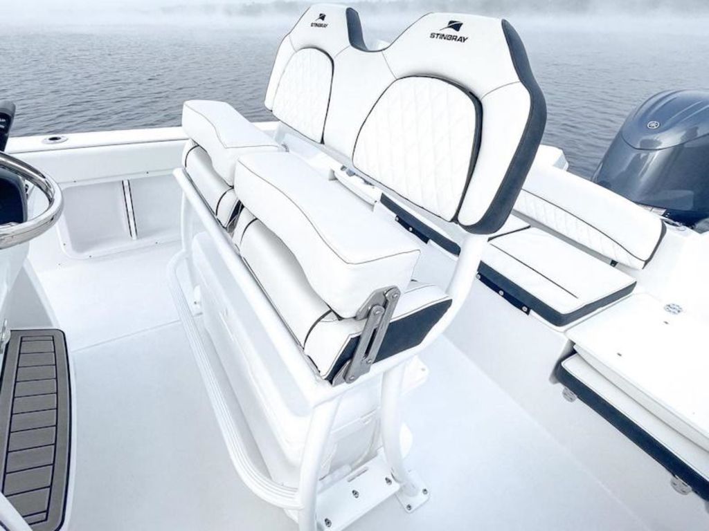 2027 Stingray 24HY (CC) Base